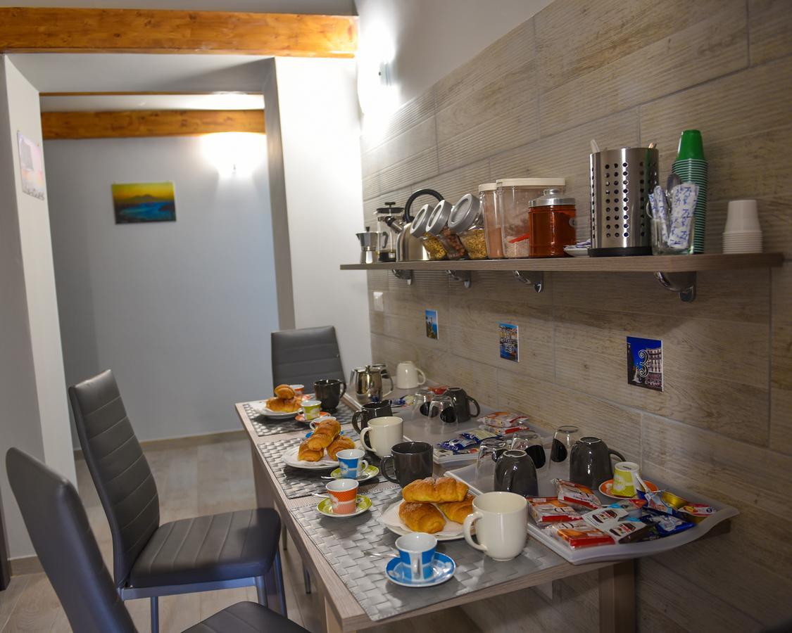 Famigi Bed and Breakfast Napels Buitenkant foto