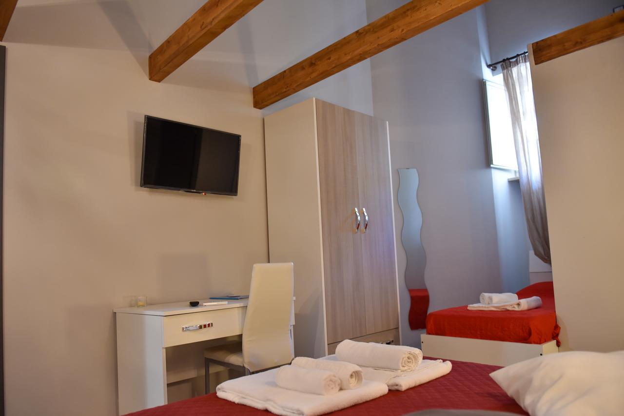 Famigi Bed and Breakfast Napels Buitenkant foto