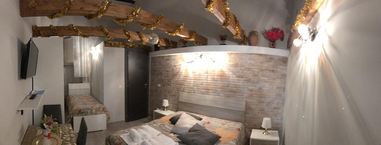 Famigi Bed and Breakfast Napels Buitenkant foto